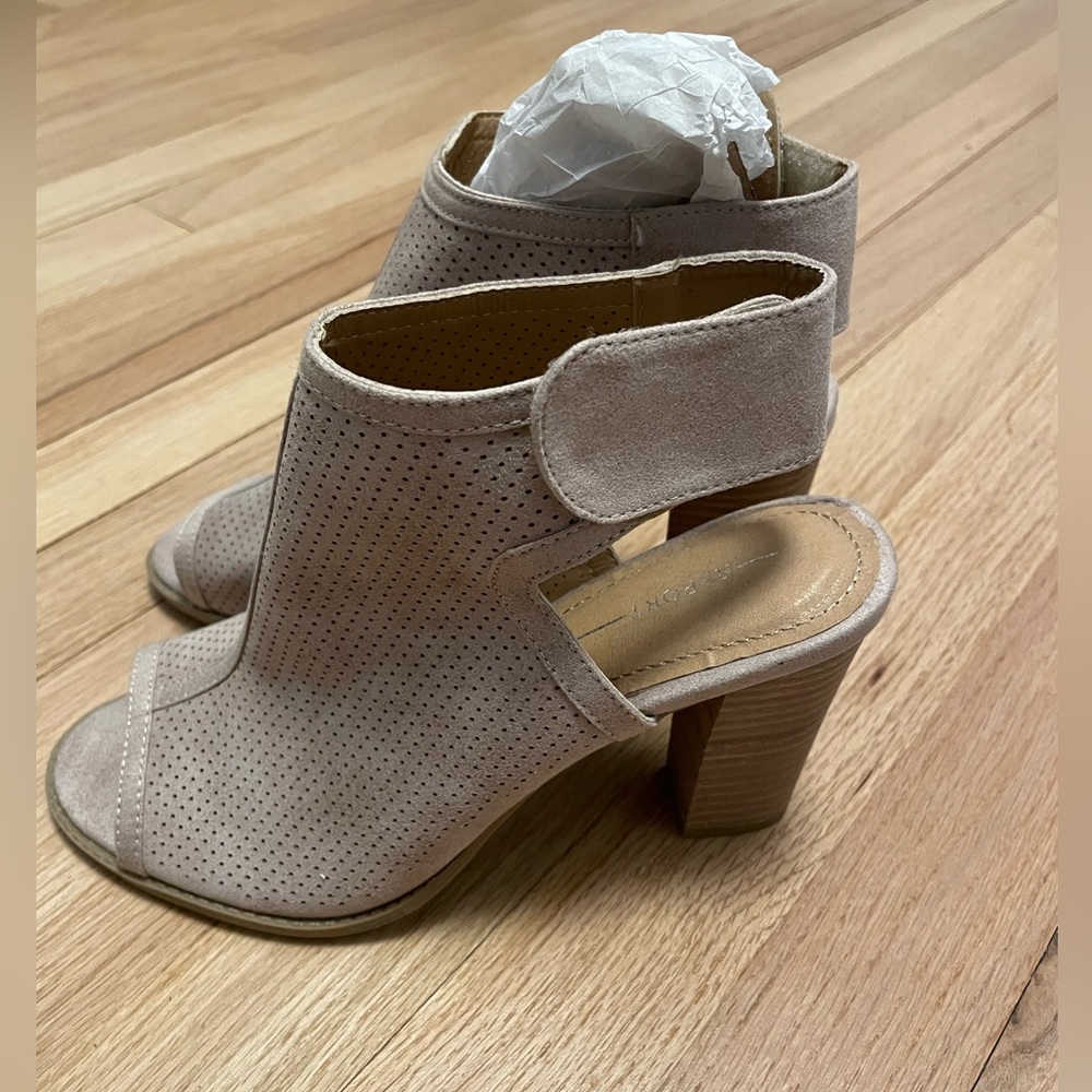 New! Report Footwear Peep Toe Booties